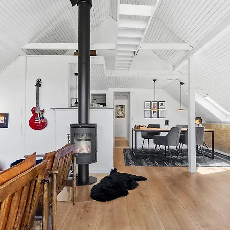 2 Bedroom Stunning In *