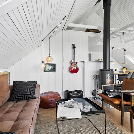 2 Bedroom Stunning In *
